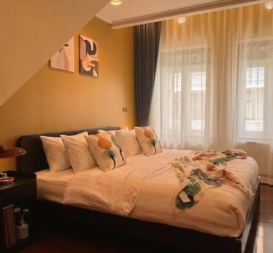 Nueng Rana Twin 2 Private Homes Yaowarat Bangkok